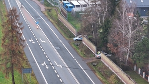 Policjanci WRD KPP Wieliczka podczas kontroli drogowej