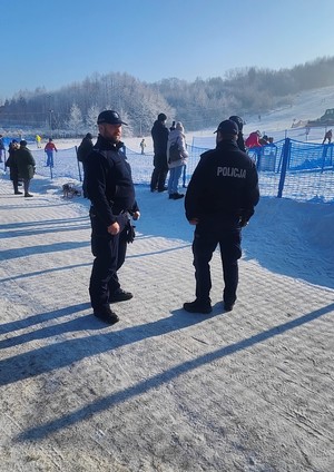 Dzielnicowi Kontrolują bezpieczeństwo na stoku