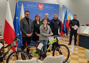 Starosta Wielicki, Wicestarosta, Komendant Powiatowy Policji w Wieliczce, Naczelnik WRD KPP Wieliczka oraz zwyciężczyni w kategori indywidualnej.
