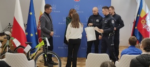 gratulacje składane laureatom turnieju BRD