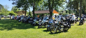 uczestnicy zlotu motocyklowego
