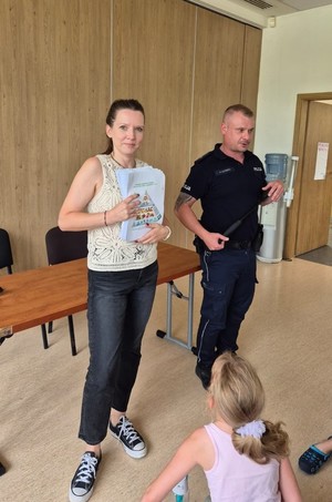Wspólna prelekcja Policji oraz Sanepidu podczas półkolonii w Solnym Mieście