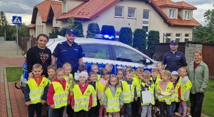 Dzielnicowi oraz przedszkolaki z Grajowa