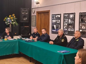 Policjanci KPP Wieliczka oraz pracownicy Straży Miejskiej podczas Debaty