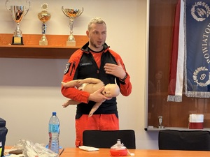 Policjant KWP Kraków wtrakcie zająć z pierwszej pomocy