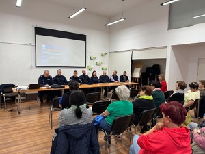 Organizatorzy oraz uczestnicy Debaty w Zabierzowie Bocheńskim
