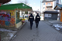 kontrola policjantów w rejonie placówek handlowych