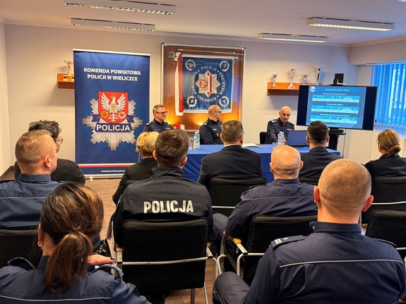 Uczestnicy podczas narady rocznej w KPP Wieliczka