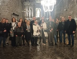 I Zastępca Komendanta Powiatowego Policji w Wieliczce wraz z pracownikami cywilnymi podczas wycieczki do Kopalni Soli Wieliczka