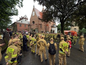 Uczestnicy szkolenia przy klasztorze