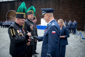 Komendant Powiatowy Policji w Wieliczce składa podziękowanie przedstawicielom Kopalni Soli Wieliczka