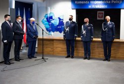 komendant wojewódzki policji, komendant główny policji i zastępca komendanta głównego podczas uroczystości 16