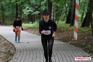 Pracownik KPP Wieliczka w trakcie biegu