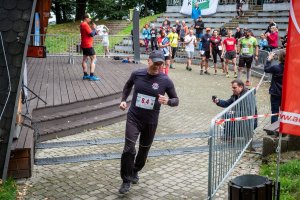 Komendant Powiatowy Policji w Wieliczce podczas biegu