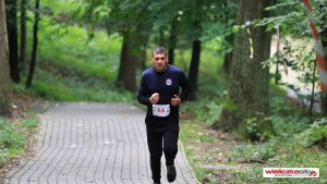 Policjant KPP Wieliczka podczas biegu