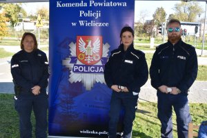 policjanci KPP Wieliczka podczas eventu ,, noś kask&#039;&#039;