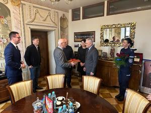 Pożegnanie insp. Roberta Strzeleckiego w Starostwie Powiatowym w Wieliczce