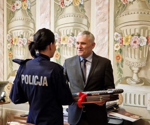 Pożegnanie insp. Roberta Strzeleckiego w Starostwie Powiatowym w Wieliczce