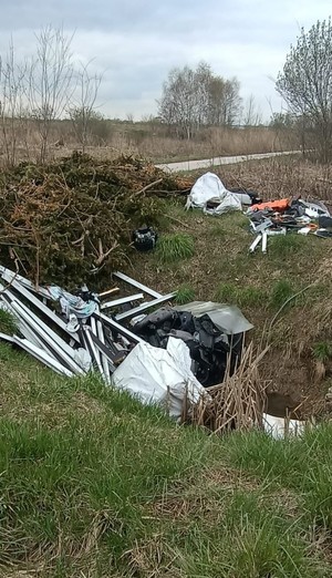 Dzikie wysypisko śmieci Śledziejowice