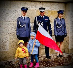 Policjanci Z Wieliczki Uczcili 232 Rocznicę Uchwalenia Konstytucji 3 Maja