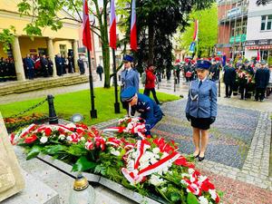 Policjanci Z Wieliczki Uczcili 232 Rocznicę Uchwalenia Konstytucji 3 Maja