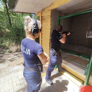 WIELICCY POLICJANCI DOSKONALILI UMIEJĘTNOŚCI STRZELECKIE