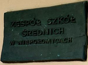 Ślubowanie klas pierwszych w Zespole Szkół im. Ojca Świętego Jana Pawła II w Niepołomicach