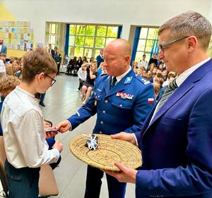 Ślubowanie klas pierwszych w Zespole Szkół im. Ojca Świętego Jana Pawła II w Niepołomicach